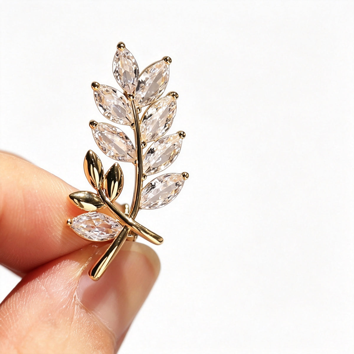 QZY Vintage Small Brooch Lapel Pin, Swan Butterfly Ginkgo Leaf Decor Pin, Gift for Suit Scarf Collar Accessory