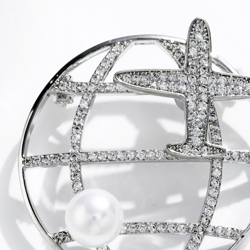 QZY Rotating Pearl Airplane Brooch Zircon Circle Pin Elegant Coat Accessory